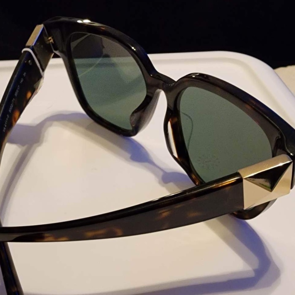 Versace sunglasses nwot